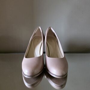 Clarks Women's Tan Shoes